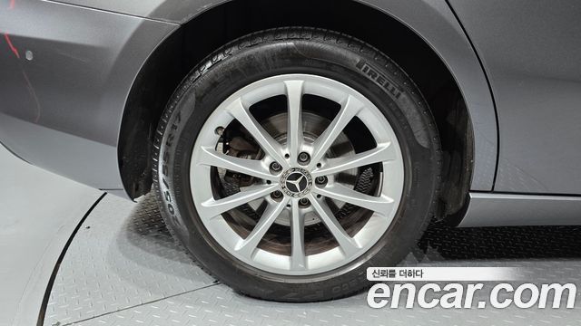 Mercedes-Benz A-Class 2020 — photo 5