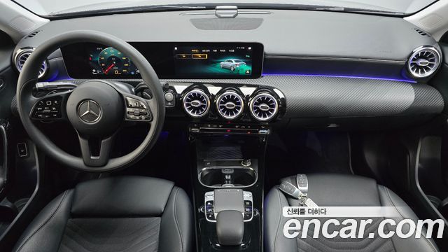 Mercedes-Benz A-Class 2020 — photo 10