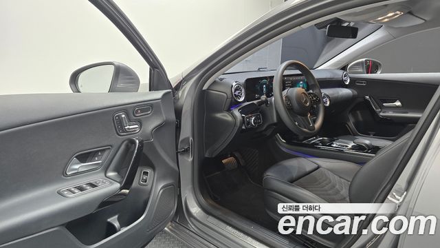 Mercedes-Benz A-Class 2020 — photo 13