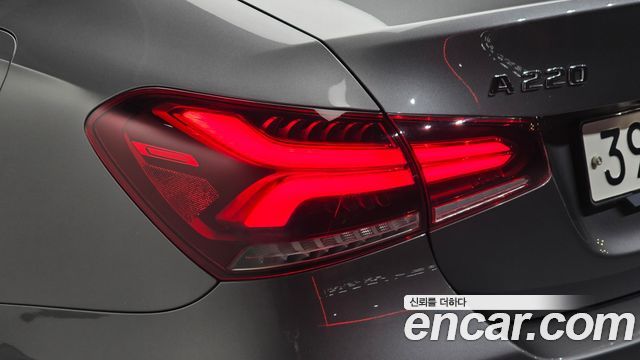 Mercedes-Benz A-Class 2020 — photo 9
