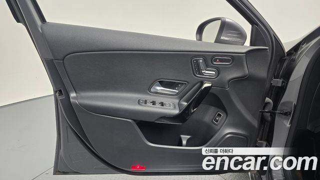 Mercedes-Benz A-Class 2020 — photo 14