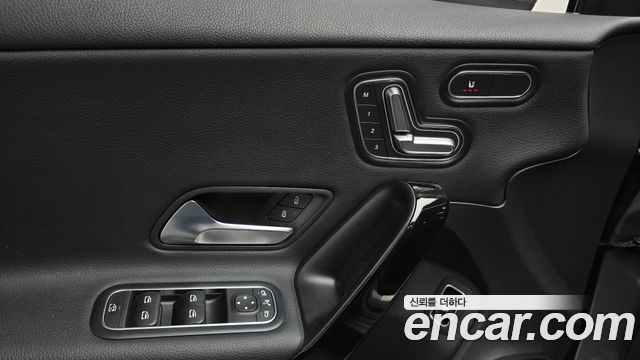 Mercedes-Benz A-Class 2020 — photo 27