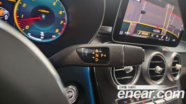 Mercedes-Benz GLC-Class 2023 — photo 9
