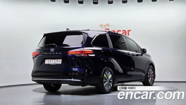 Toyota Sienna 2021 — photo 2