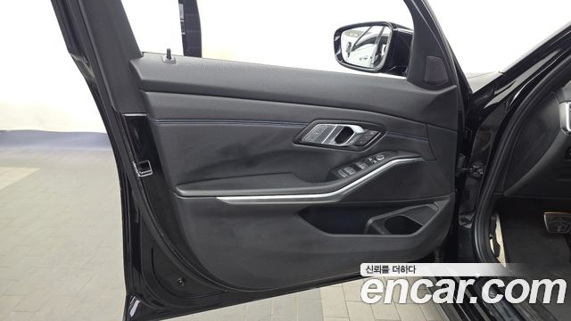 BMW 3-Series 2021 — photo 14