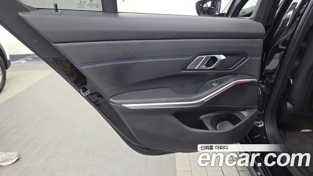 BMW 3-Series 2021 — photo 15