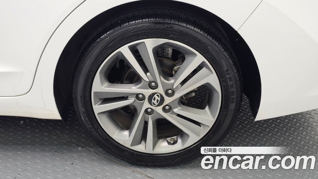Hyundai AVANTE 2018 — photo 5