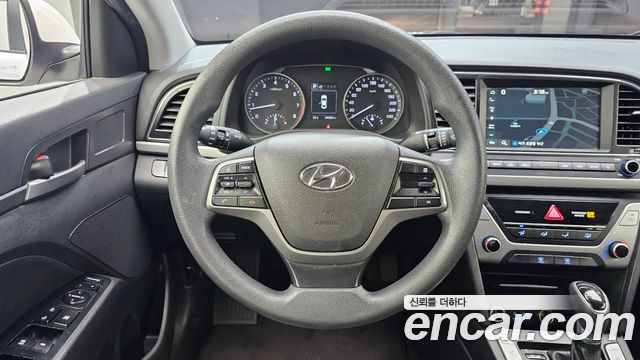 Hyundai AVANTE 2018 — photo 10