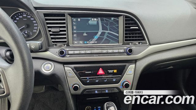 Hyundai AVANTE 2018 — photo 11