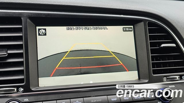 Hyundai AVANTE 2018 — photo 12