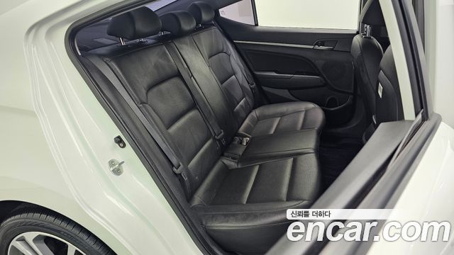 Hyundai AVANTE 2018 — photo 13