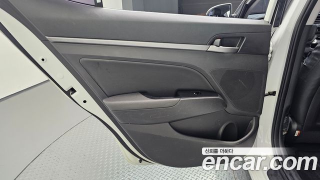 Hyundai AVANTE 2018 — photo 18