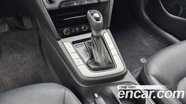 Hyundai AVANTE 2018 — photo 20