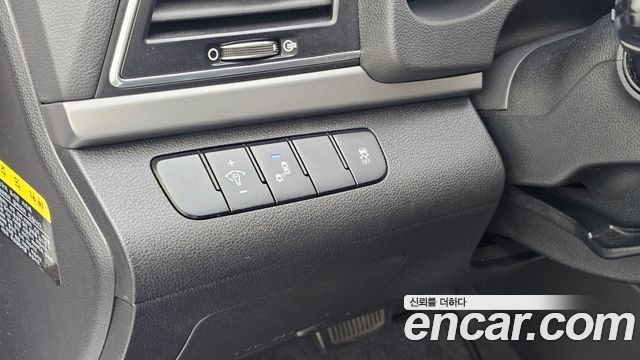 Hyundai AVANTE 2018 — photo 22