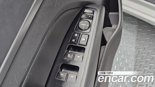 Hyundai AVANTE 2018 — photo 23