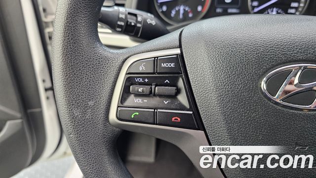 Hyundai AVANTE 2018 — photo 24