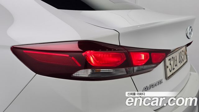Hyundai AVANTE 2018 — photo 8