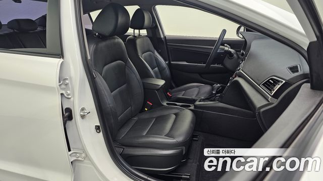 Hyundai AVANTE 2018 — photo 15