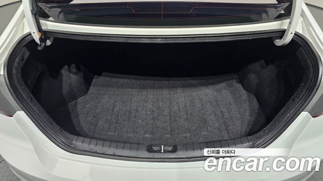 Hyundai AVANTE 2018 — photo 27