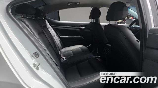 Hyundai AVANTE 2020 — photo 11