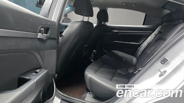 Hyundai AVANTE 2020 — photo 12