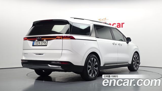 Kia Canival 2023 — photo 2