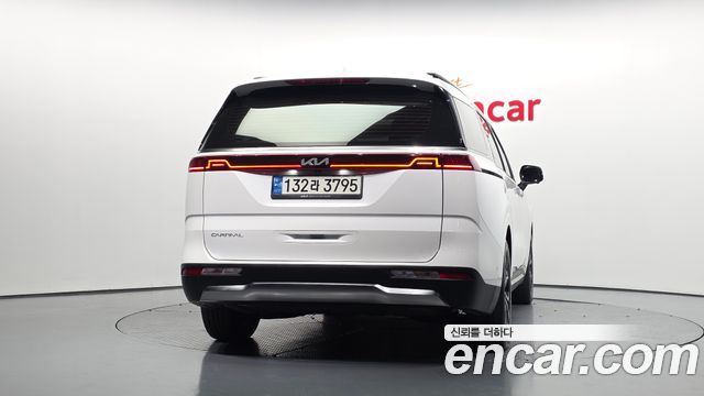 Kia Canival 2023 — photo 4