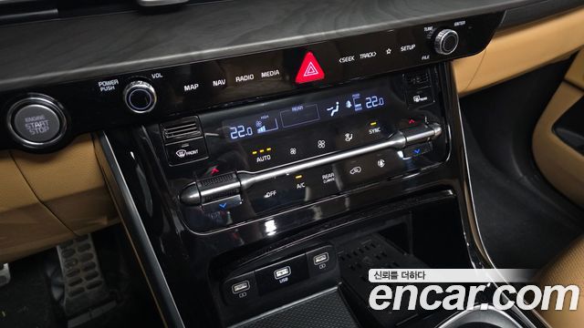 Kia Canival 2023 — photo 24