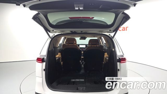 Kia Canival 2023 — photo 26
