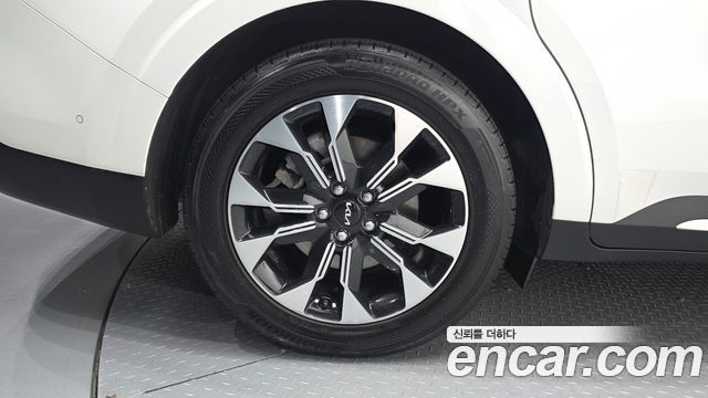 Kia Canival 2023 — photo 7