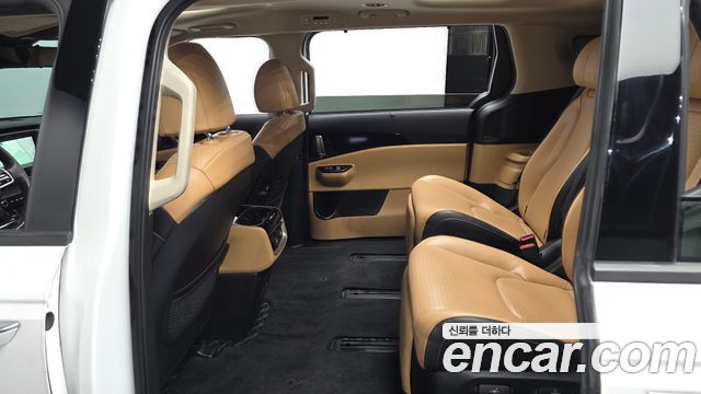 Kia Canival 2023 — photo 16