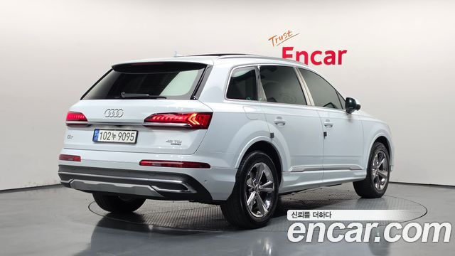 Audi Q7 2020 — photo 2