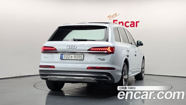 Audi Q7 2020 — photo 4