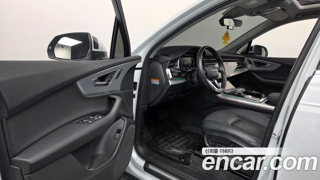 Audi Q7 2020 — photo 10