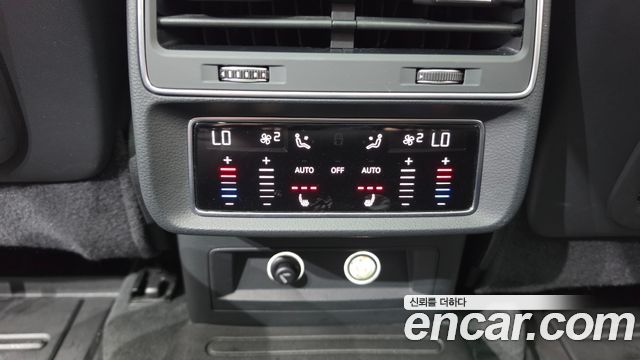Audi Q7 2020 — photo 18