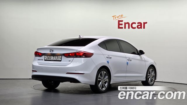 Hyundai AVANTE 2018 — photo 2