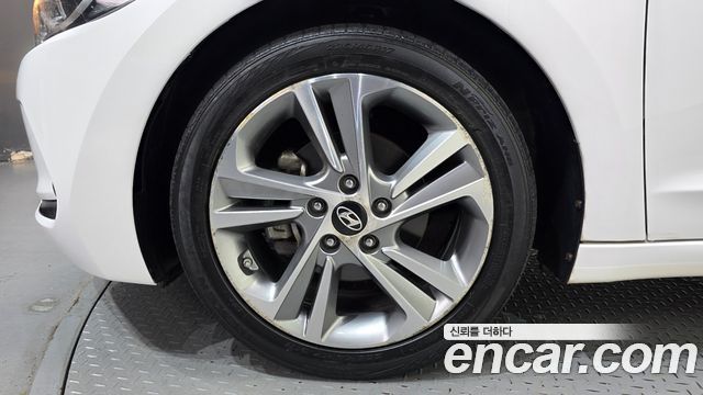 Hyundai AVANTE 2018 — photo 5