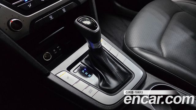 Hyundai AVANTE 2018 — photo 9