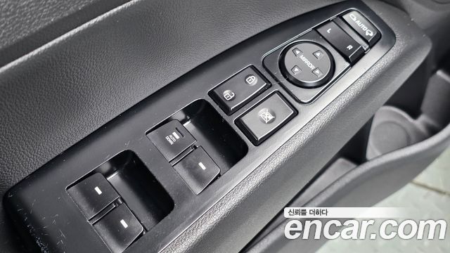 Hyundai AVANTE 2018 — photo 12