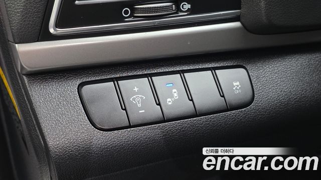 Hyundai AVANTE 2018 — photo 13