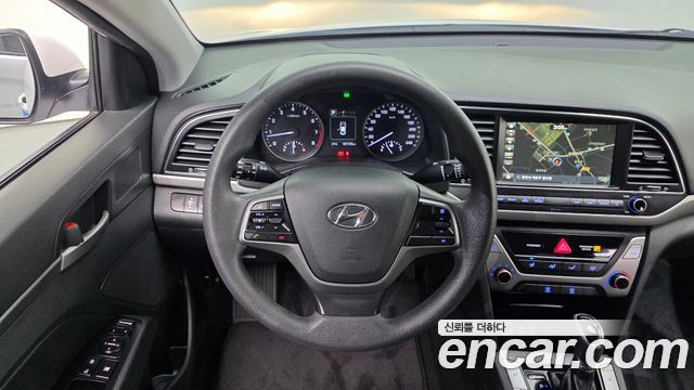 Hyundai AVANTE 2018 — photo 14