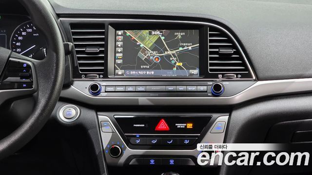 Hyundai AVANTE 2018 — photo 16
