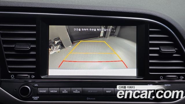 Hyundai AVANTE 2018 — photo 17