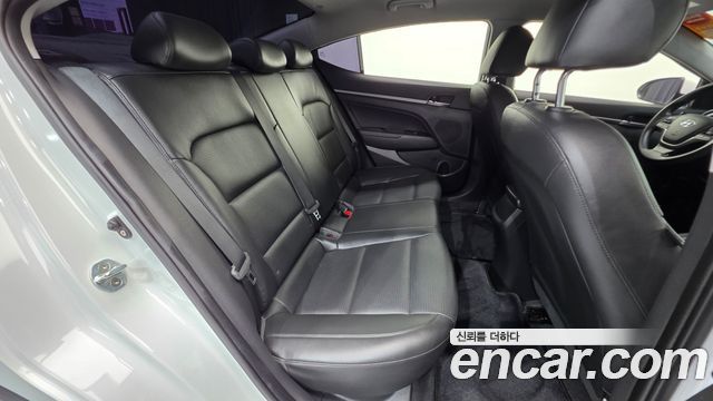 Hyundai AVANTE 2018 — photo 19