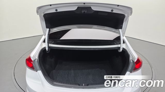 Hyundai AVANTE 2018 — photo 20