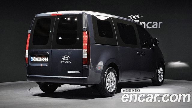 Hyundai Staria 2025 — photo 2