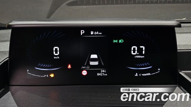 Hyundai Staria 2025 — photo 8