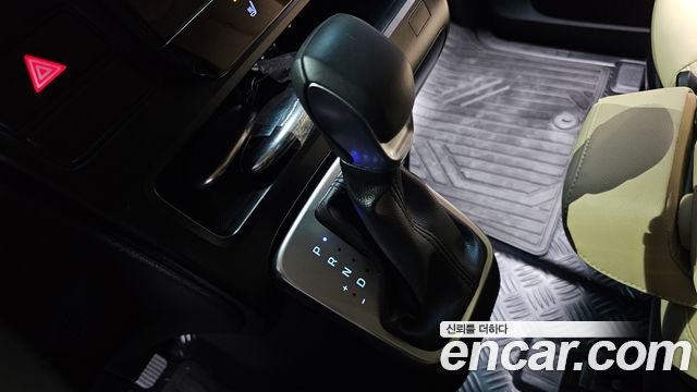 Hyundai Staria 2025 — photo 9