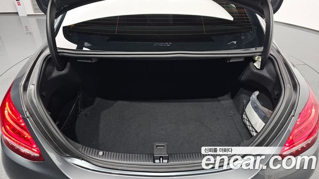 Mercedes-Benz C-Class 2017 — photo 26