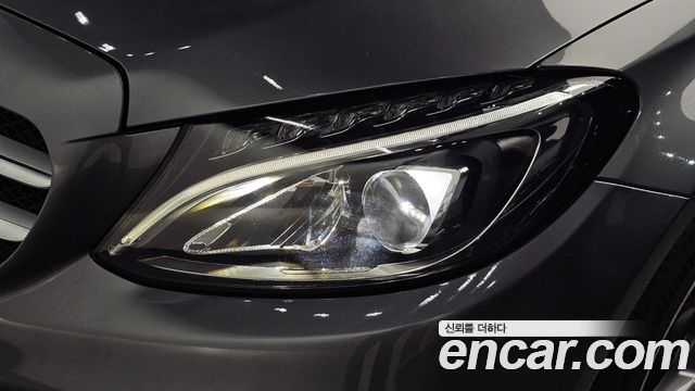 Mercedes-Benz C-Class 2017 — photo 8